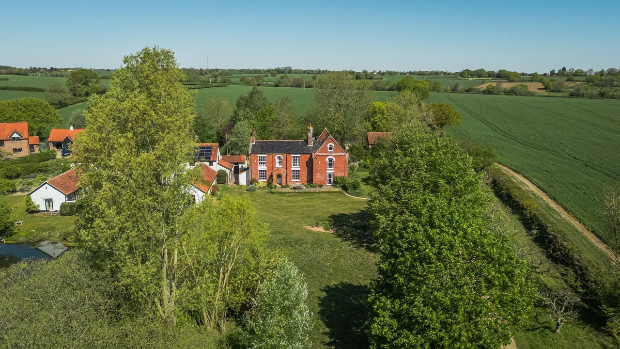 Historic Country House Near Aslacton, photo 5