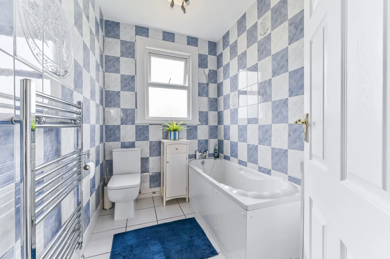 103 Warwick Road, Thornton Heath, photo 12