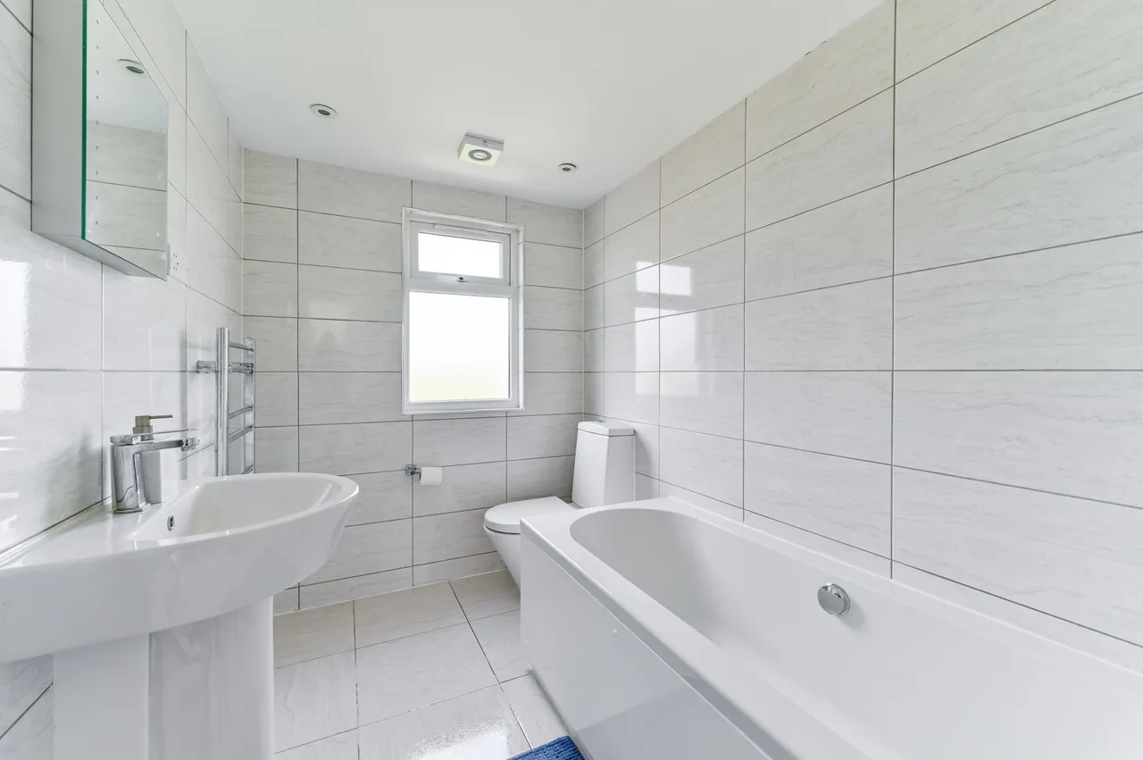 103 Warwick Road, Thornton Heath, photo 9