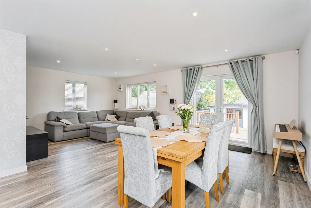 Walnut Close, Burgess Hill, photo 4