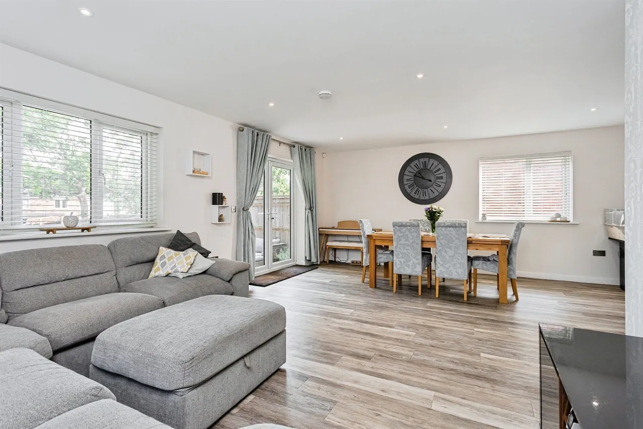 Walnut Close, Burgess Hill, photo 5
