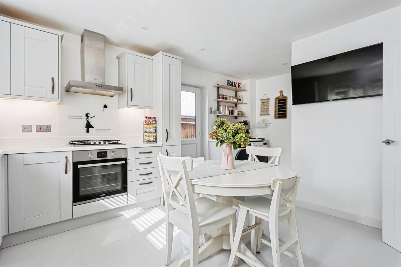 Walnut Close, Burgess Hill, photo 2