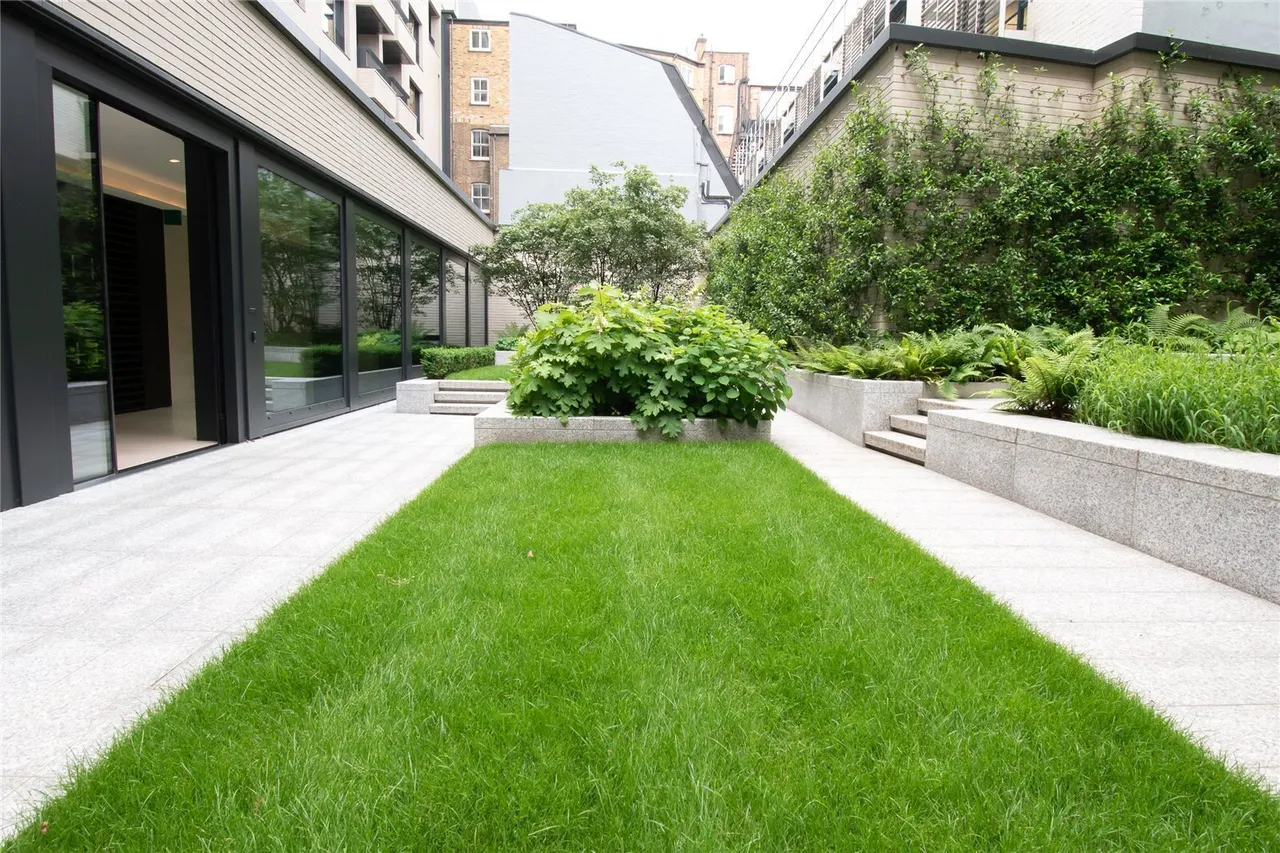 Rathbone Place, London, W1T, photo 13