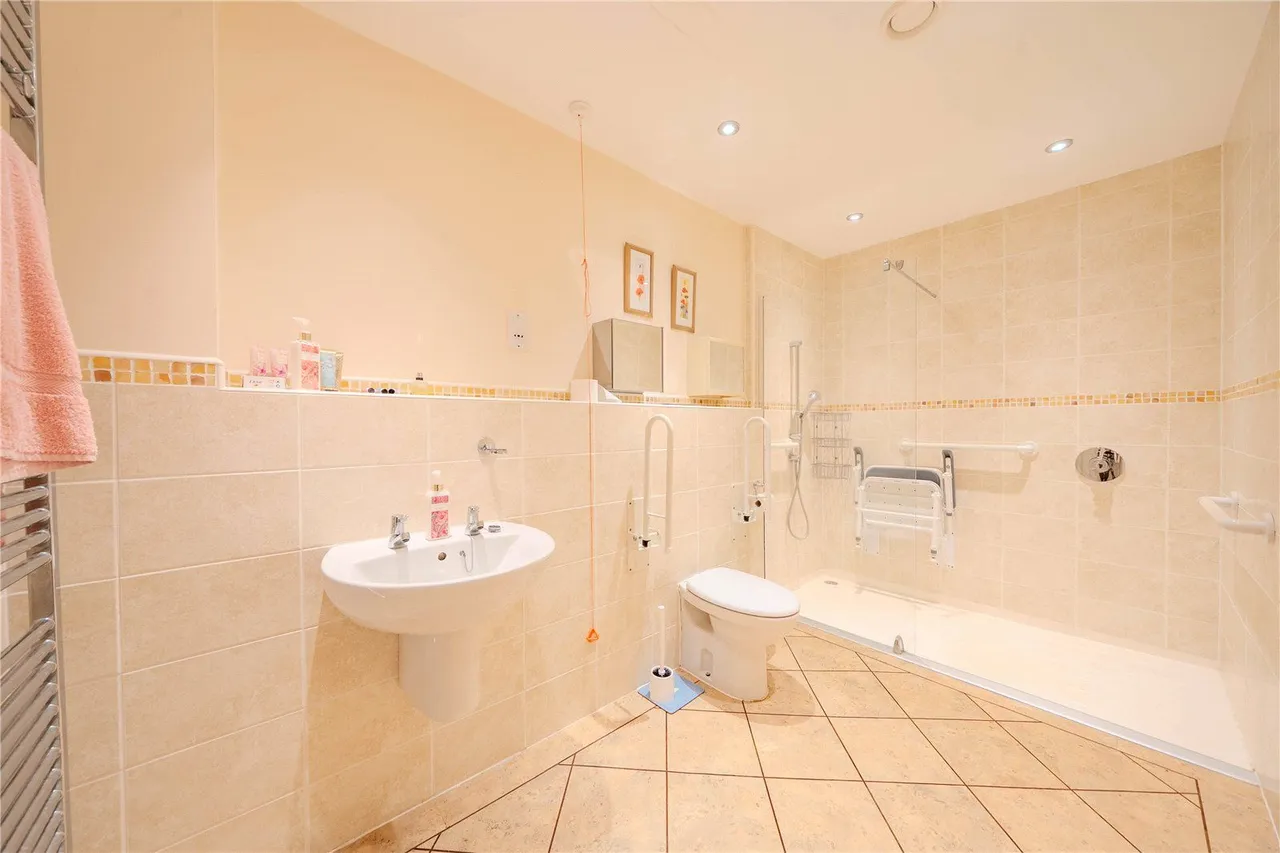 Shakespeare Road, Guiseley, LS20, photo 10