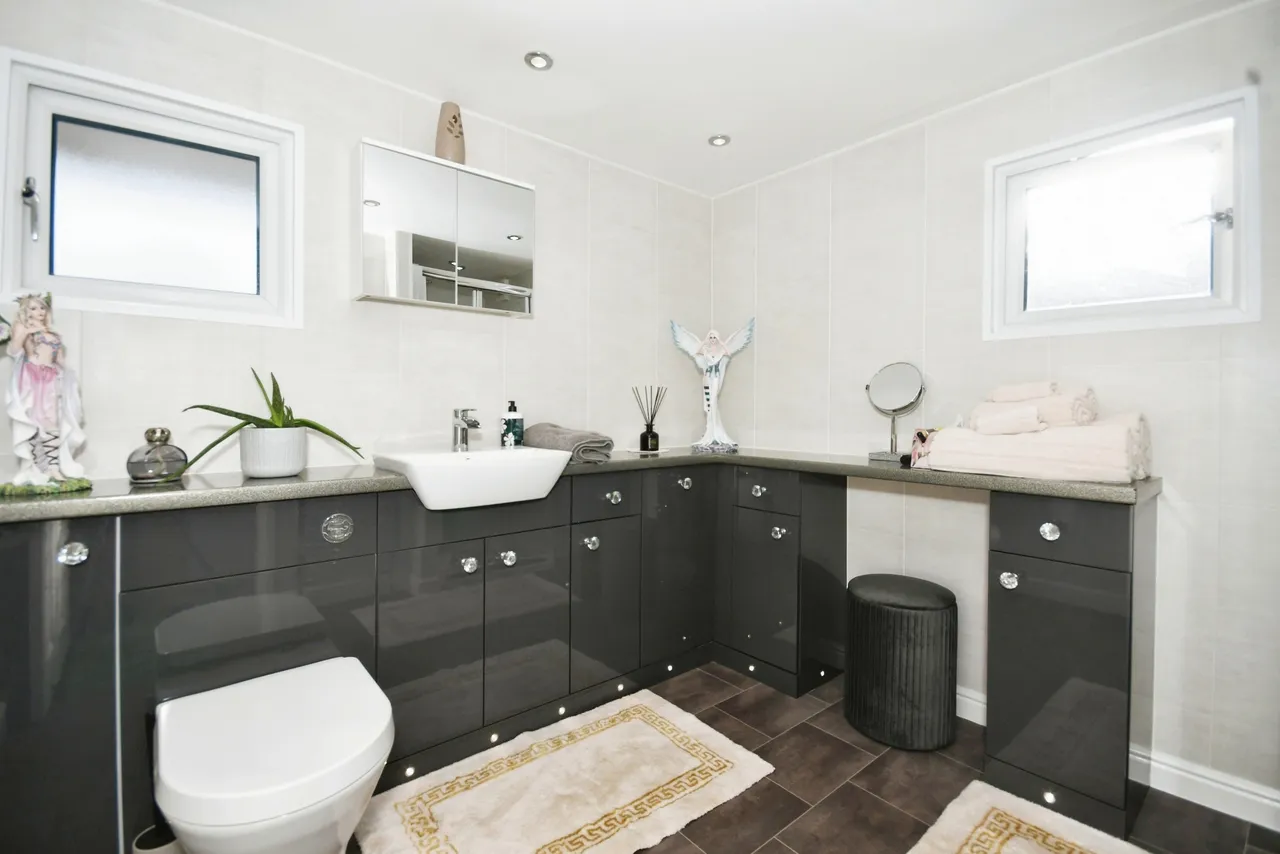 Sunningdale Park, CHESTERFIELD, Derbyshire, S42, photo 3