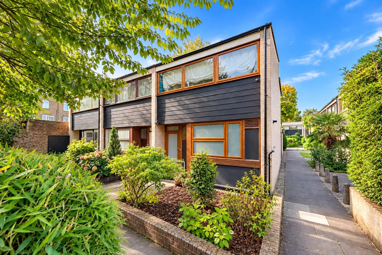 3 bed property for sale, Inner Park Road, London