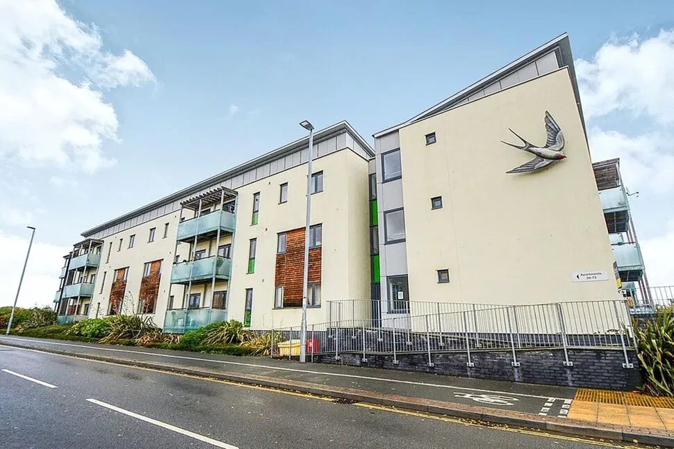 2 bed flat for sale — Whitelake Place, West Golds Way, Devon,, TQ12