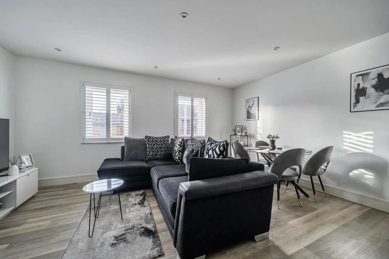 The Broadway, Farnham Common, SL2, photo 13