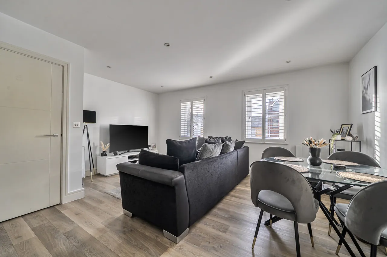 The Broadway, Farnham Common, SL2, photo 10