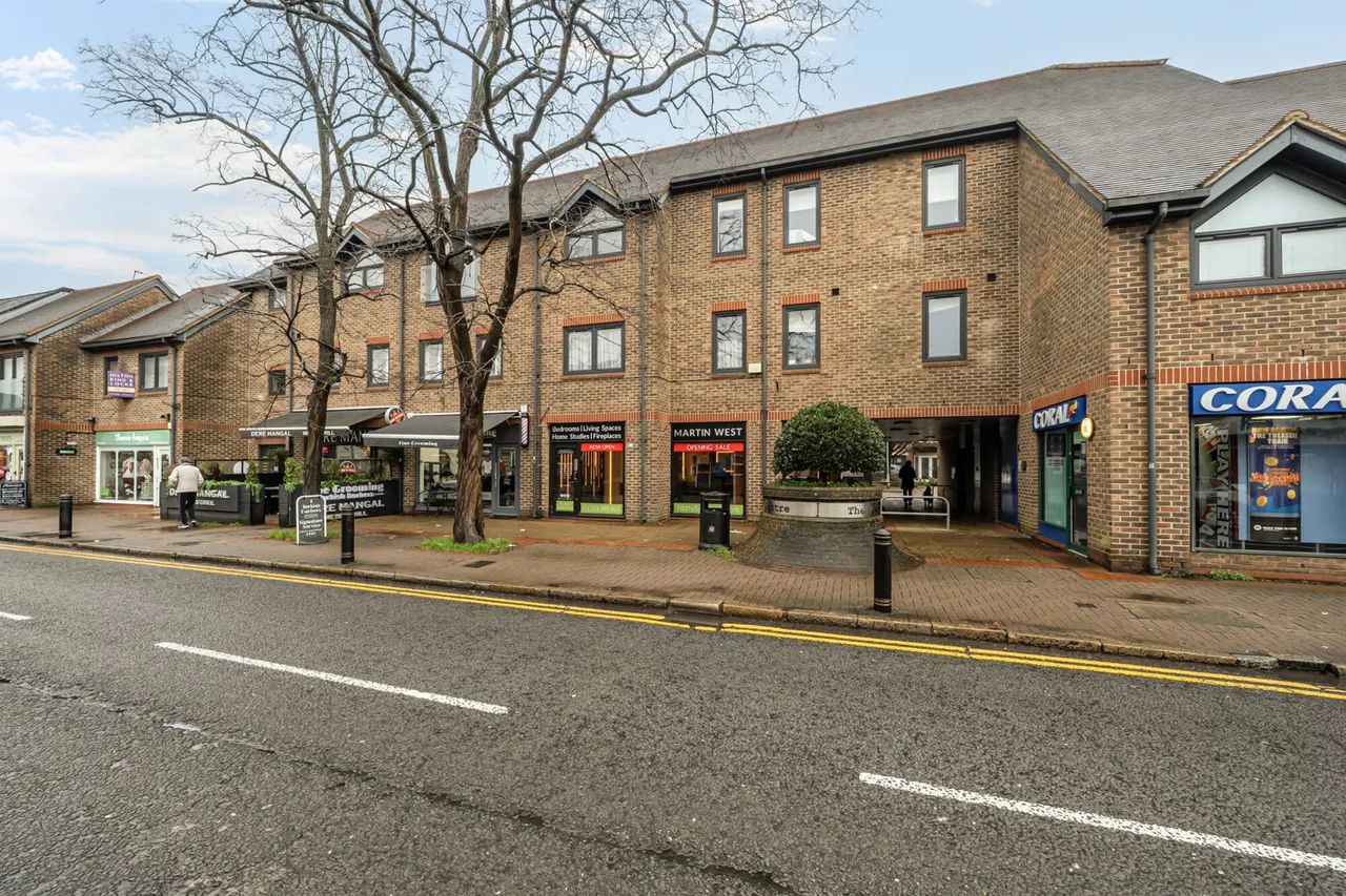 The Broadway, Farnham Common, SL2, photo 17