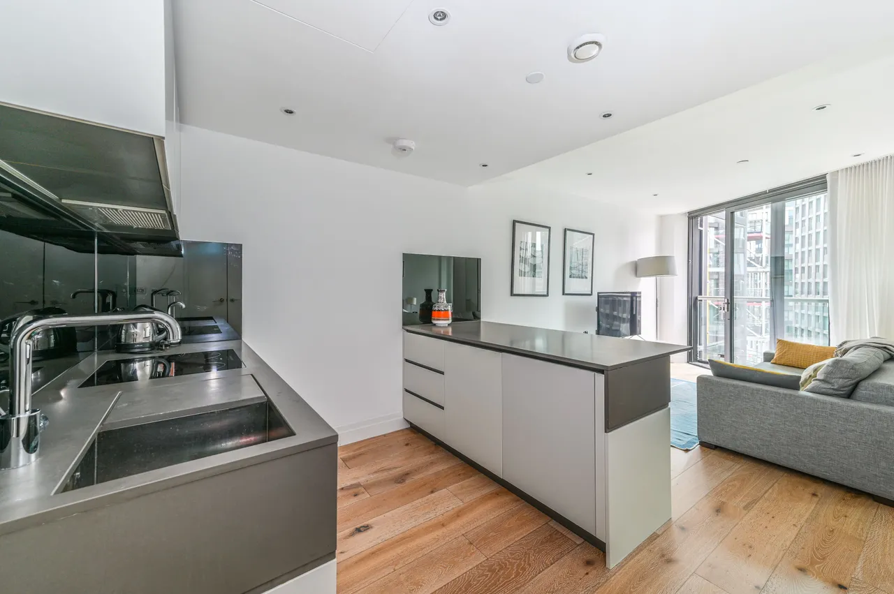 Apartment 19, 2 Riverlight Quay, London, photo 3