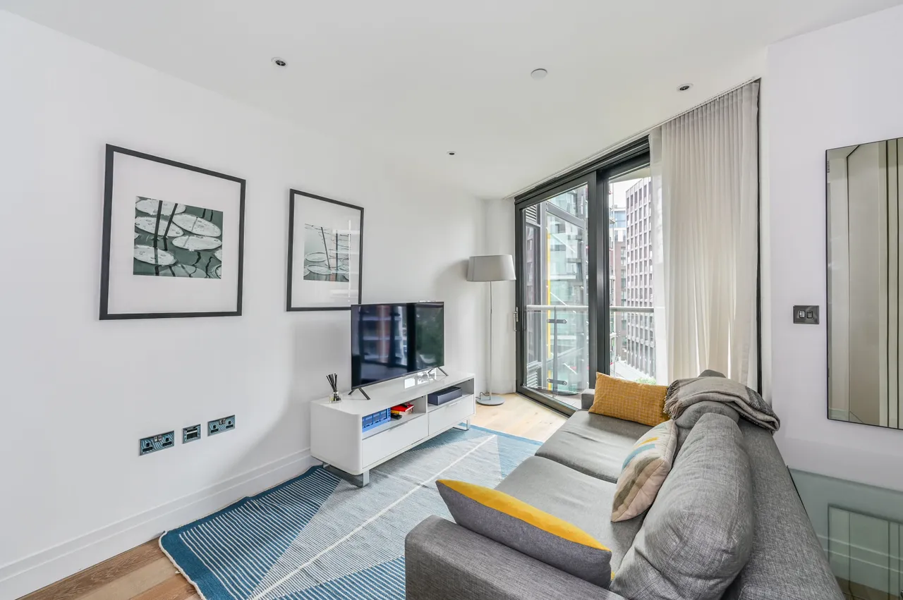 flat for sale — Apartment 19, 2 Riverlight Quay, London