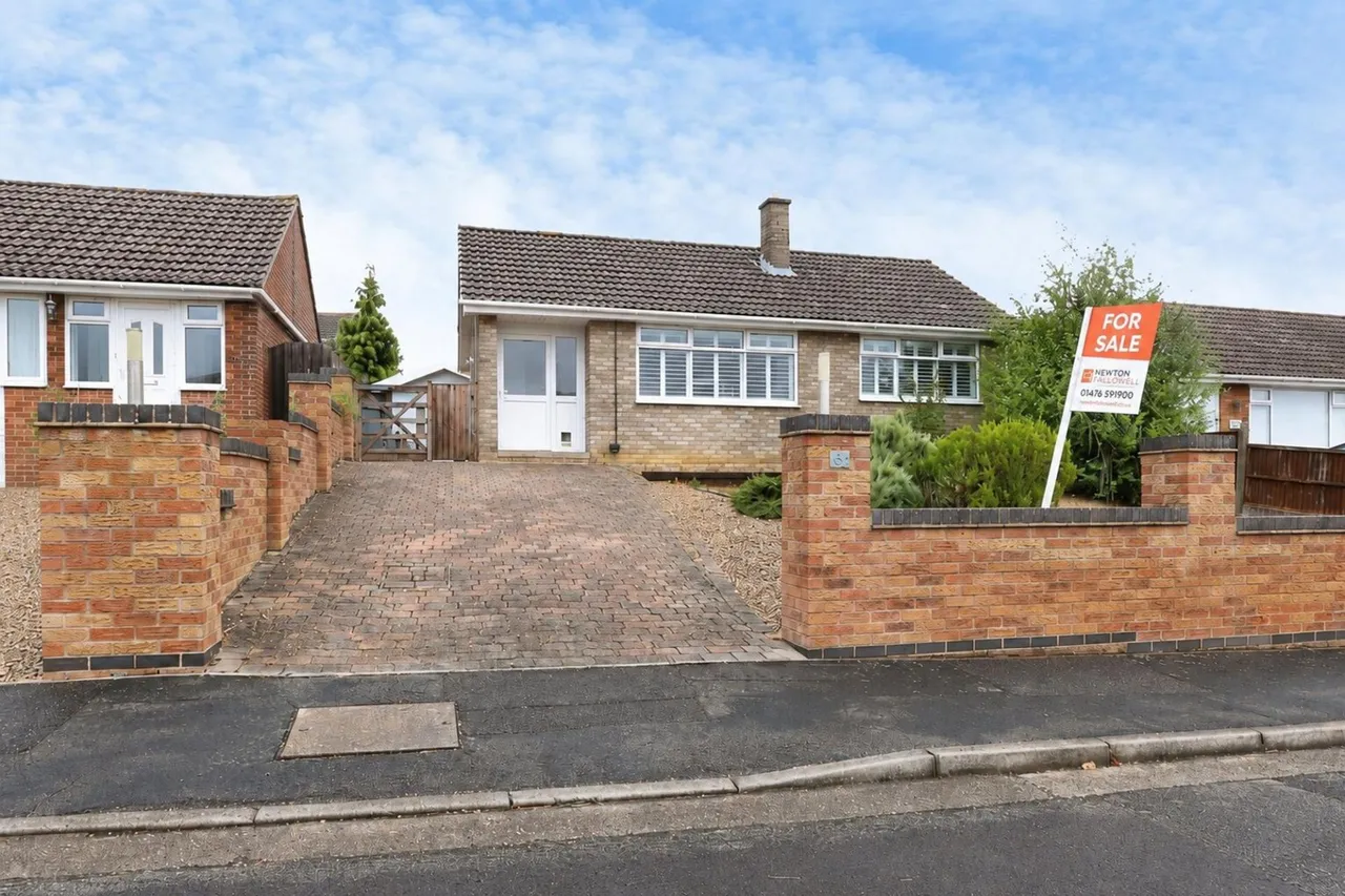 2 bed house for sale, Bridge End Grove, Grantham, NG31