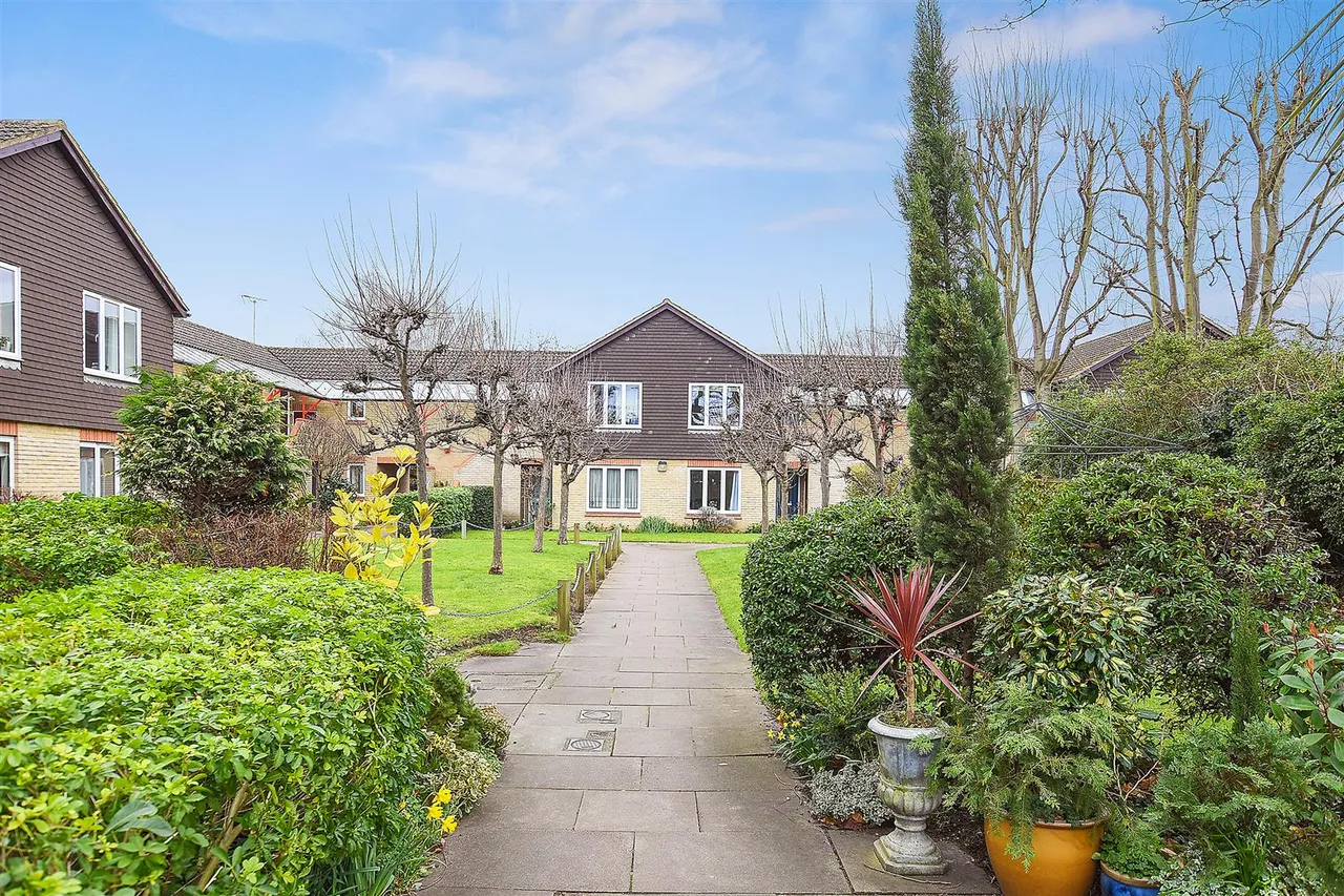 1 bed flat for sale — Perryn Court, Grimwood Road, Twickenham Tw1