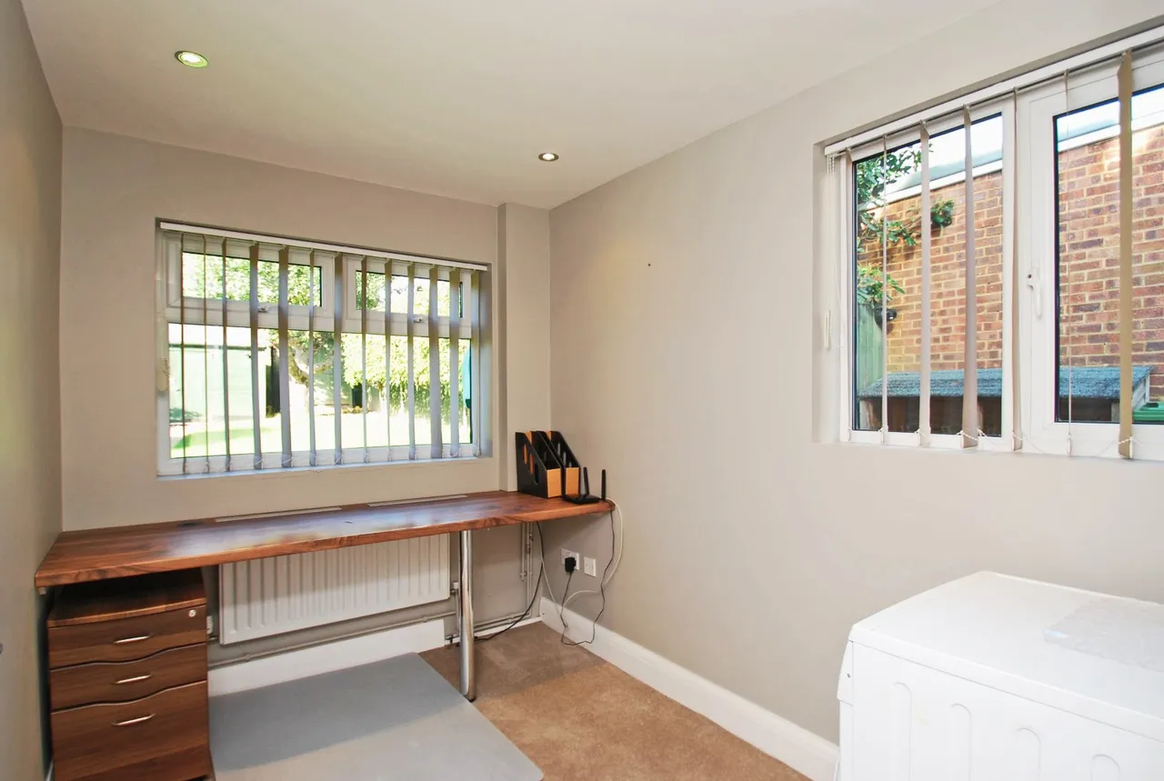 Roman Way, Bourne End, SL8, photo 8