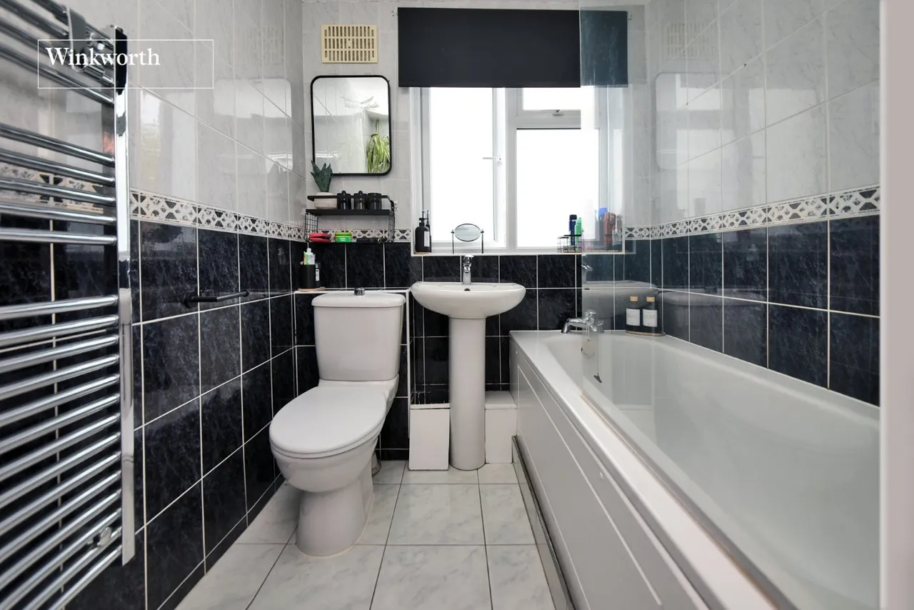 Silverdale Close, Cheam, SM1, photo 10