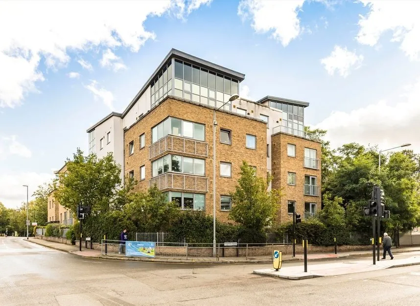 2 bed flat to rent — Lamberts Road, Surbiton, KT5