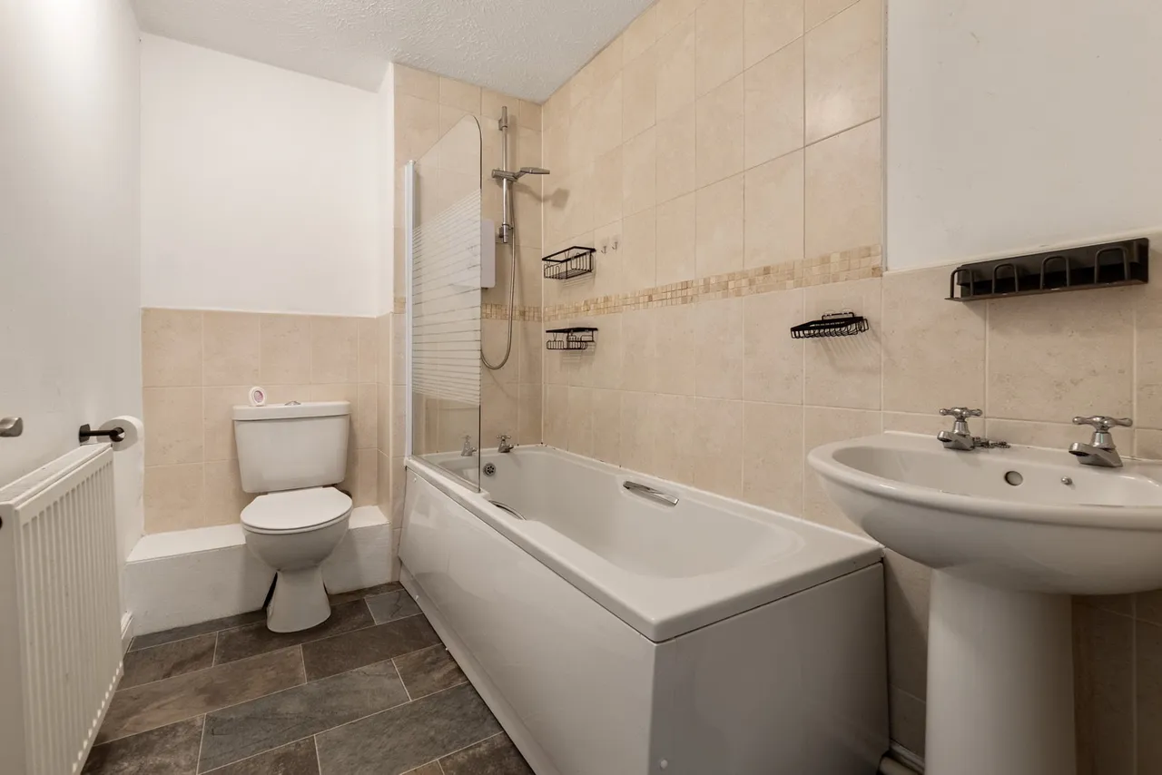 Braine Croft, Bradford, BD6, photo 16