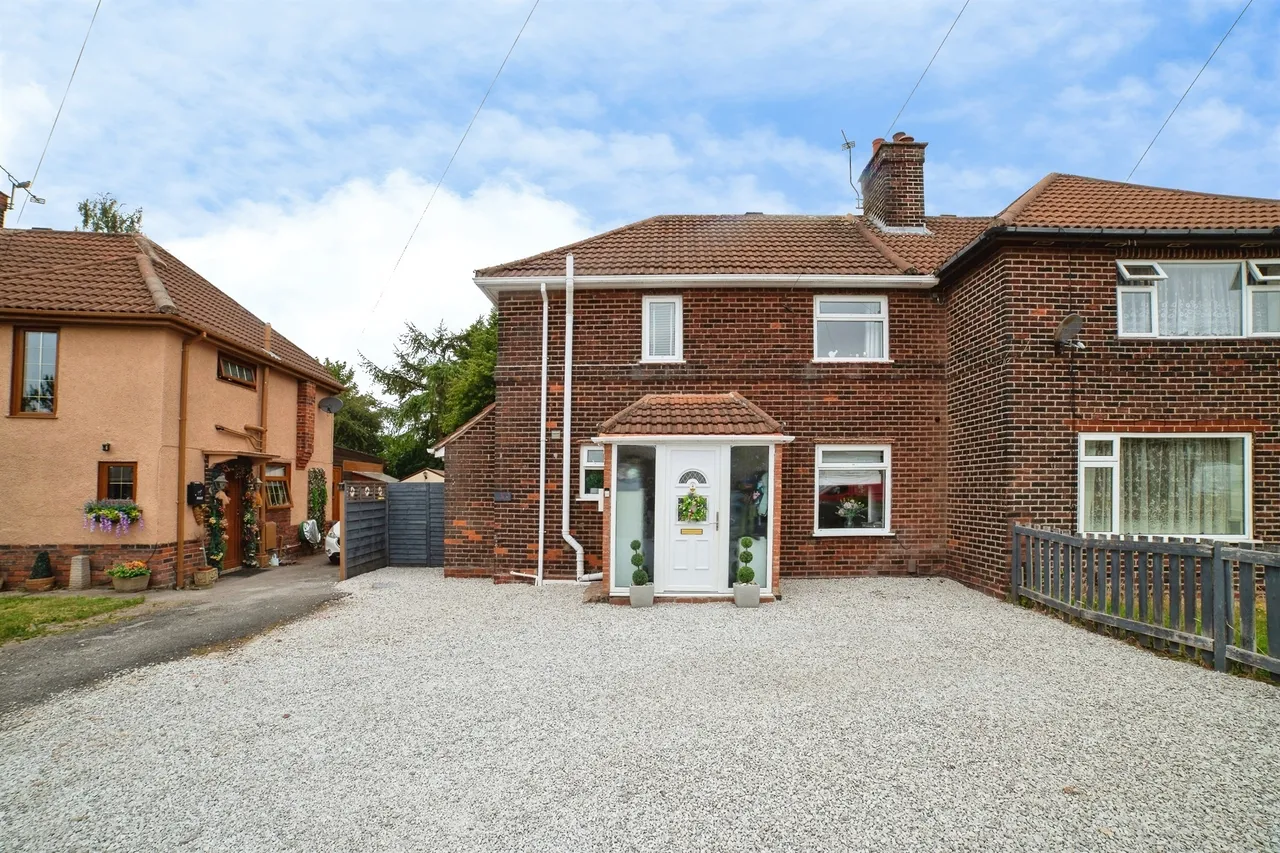 3 bed house for sale, The Ridge, Blackwell, DE55