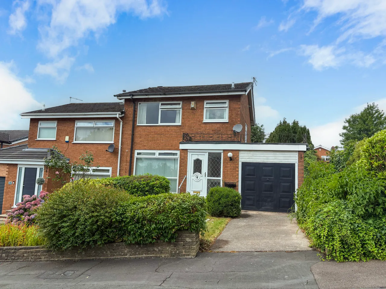 3 bed house for sale — Moffat Close, Bolton, BL2 6UA