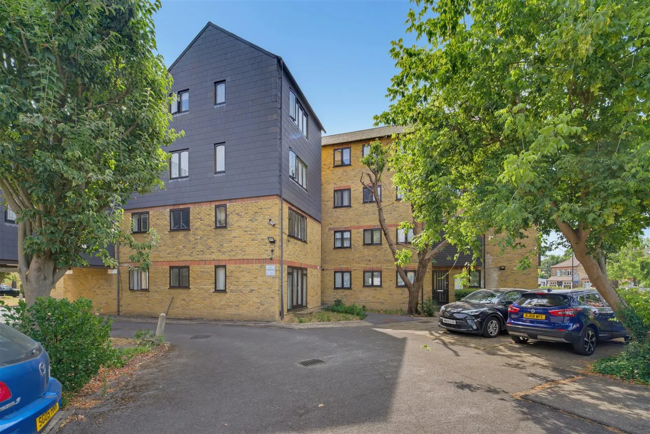 2 bed flat for sale, Kipling Court, Hanwell