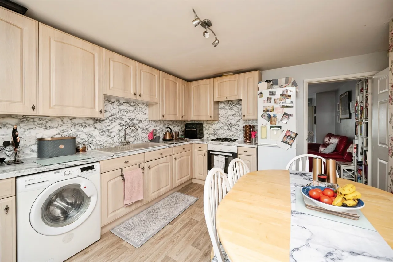Attingham Drive, Dudley, photo 3