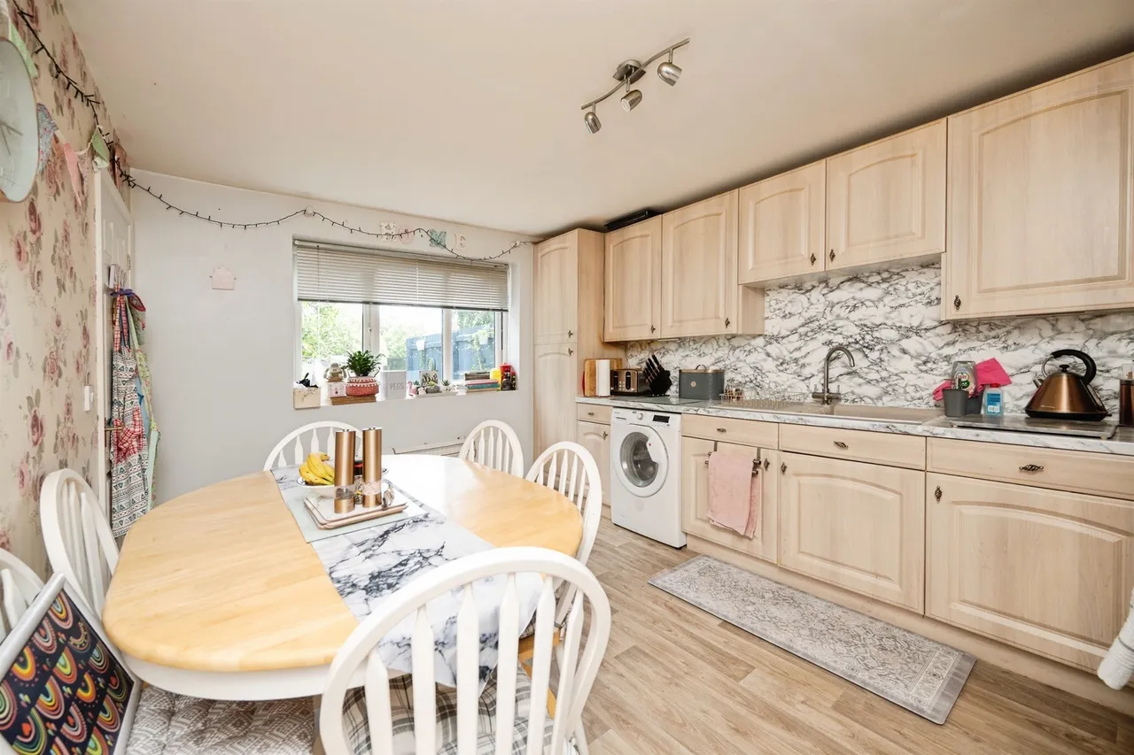 Attingham Drive, Dudley, photo 6