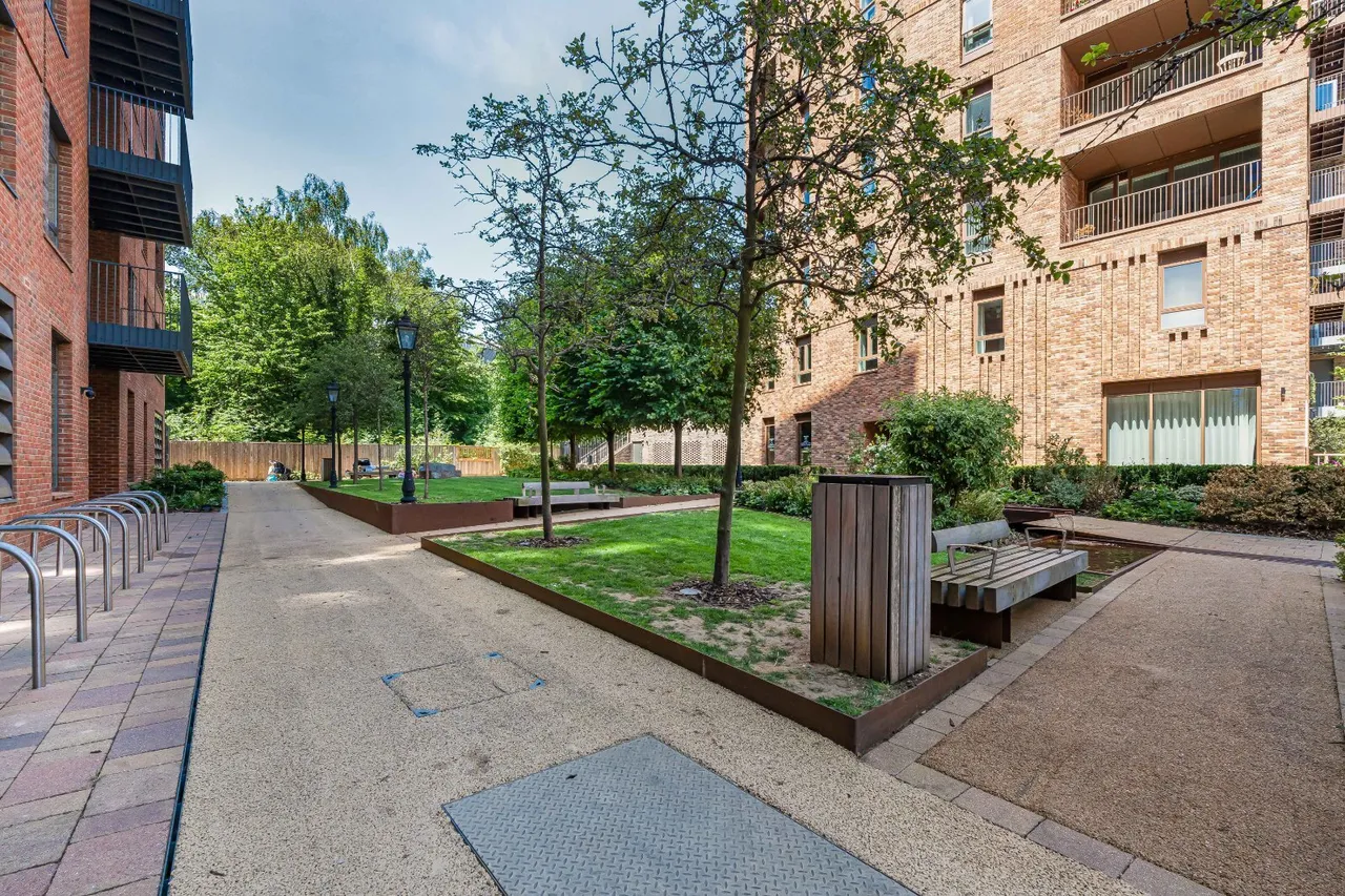 Mary Neuner Road, London, N8, photo 15