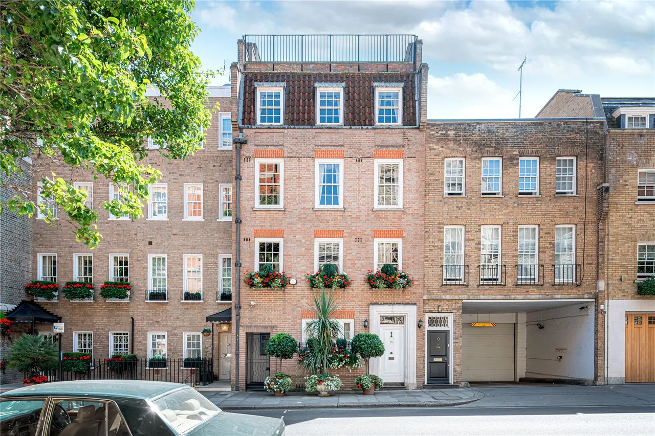 8 bed house for sale, Farm Street, Mayfair, W1J