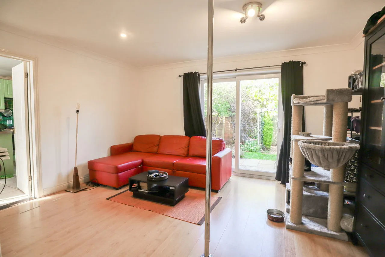 Springfield Drive, Calne, photo 4