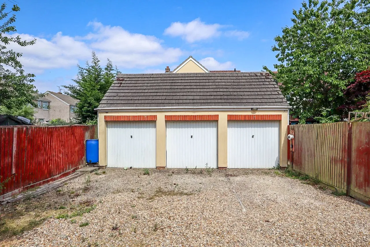 Springfield Drive, Calne, photo 3