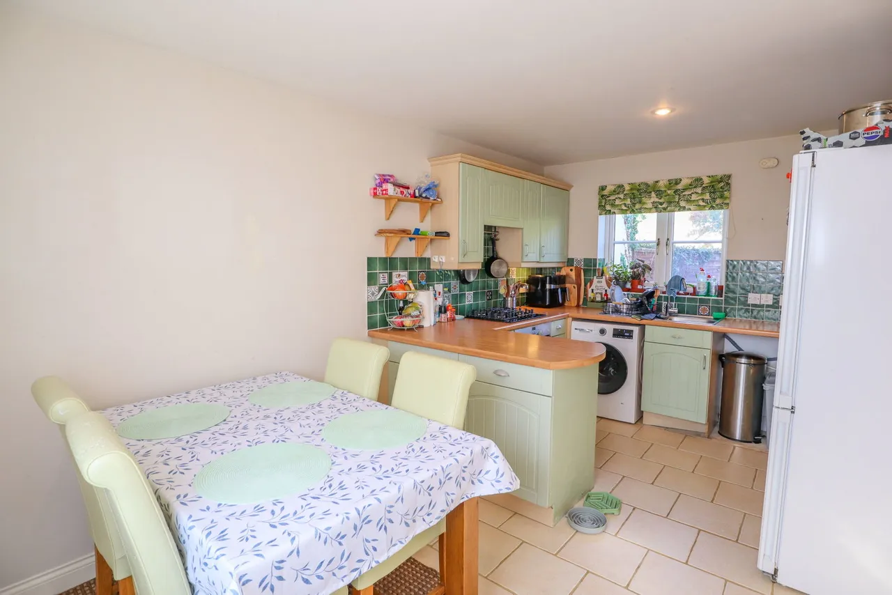 Springfield Drive, Calne, photo 10