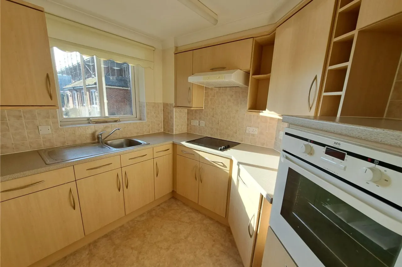 Oyster Lane, Byfleet, West Byfleet, S..., photo 2