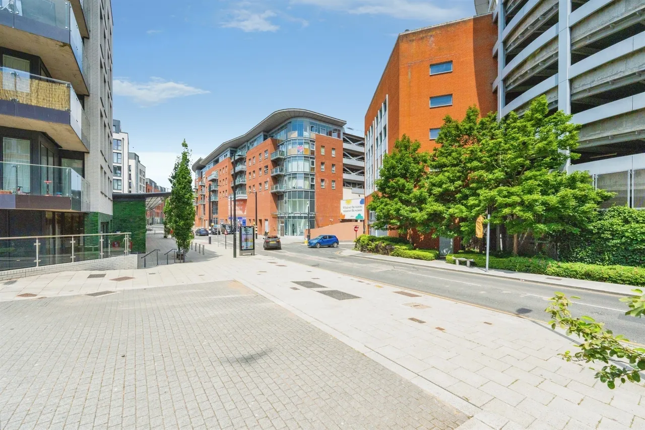 Lilys Walk, High Wycombe, HP11, photo 12