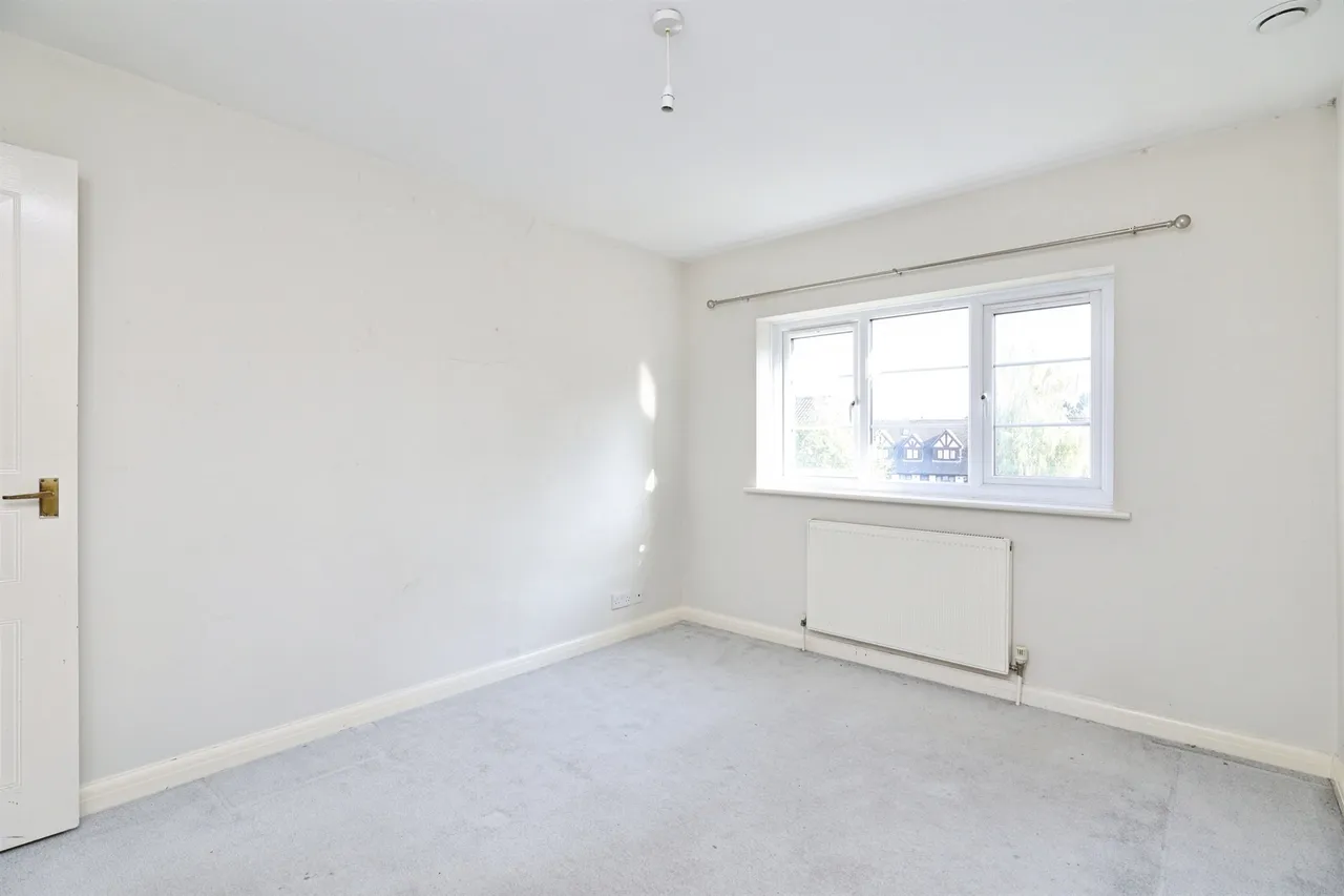 Parish Close, WD25, photo 8