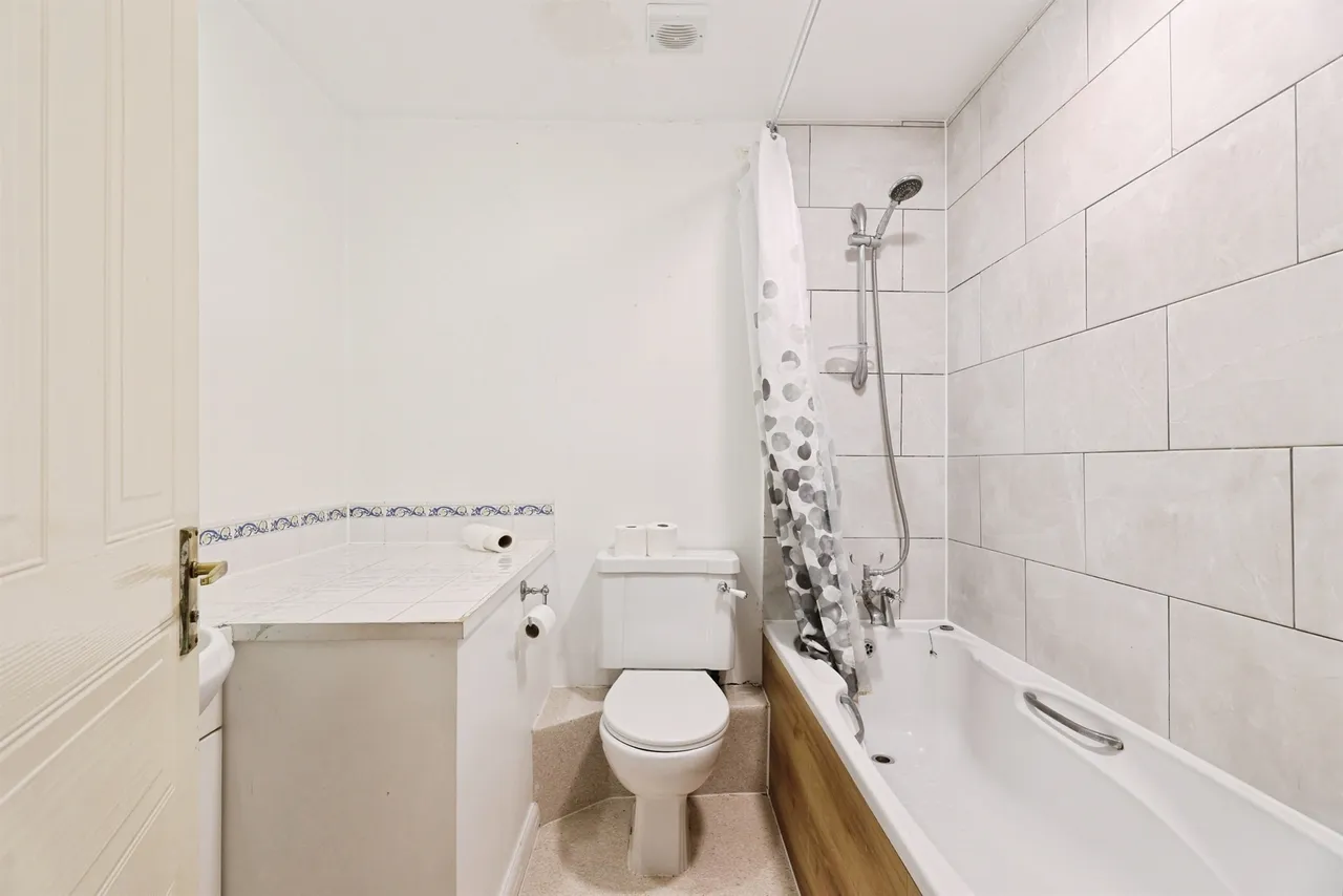 Parish Close, WD25, photo 10