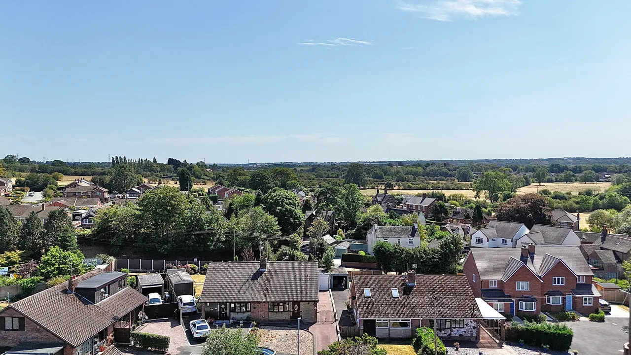 2 bed house for sale, East Bank Ride, Forsbrook, ST11