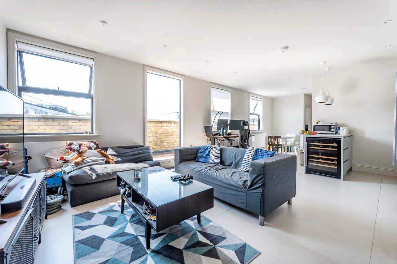 3 bed flat to rent — Flat 6, Petram House, Gateway, London