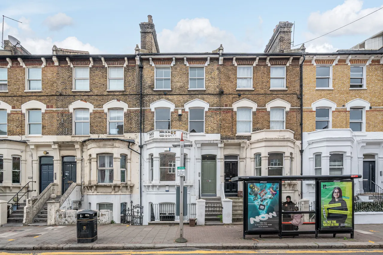 2 bed flat for sale — Ground Floor, 292 Queenstown Road, London