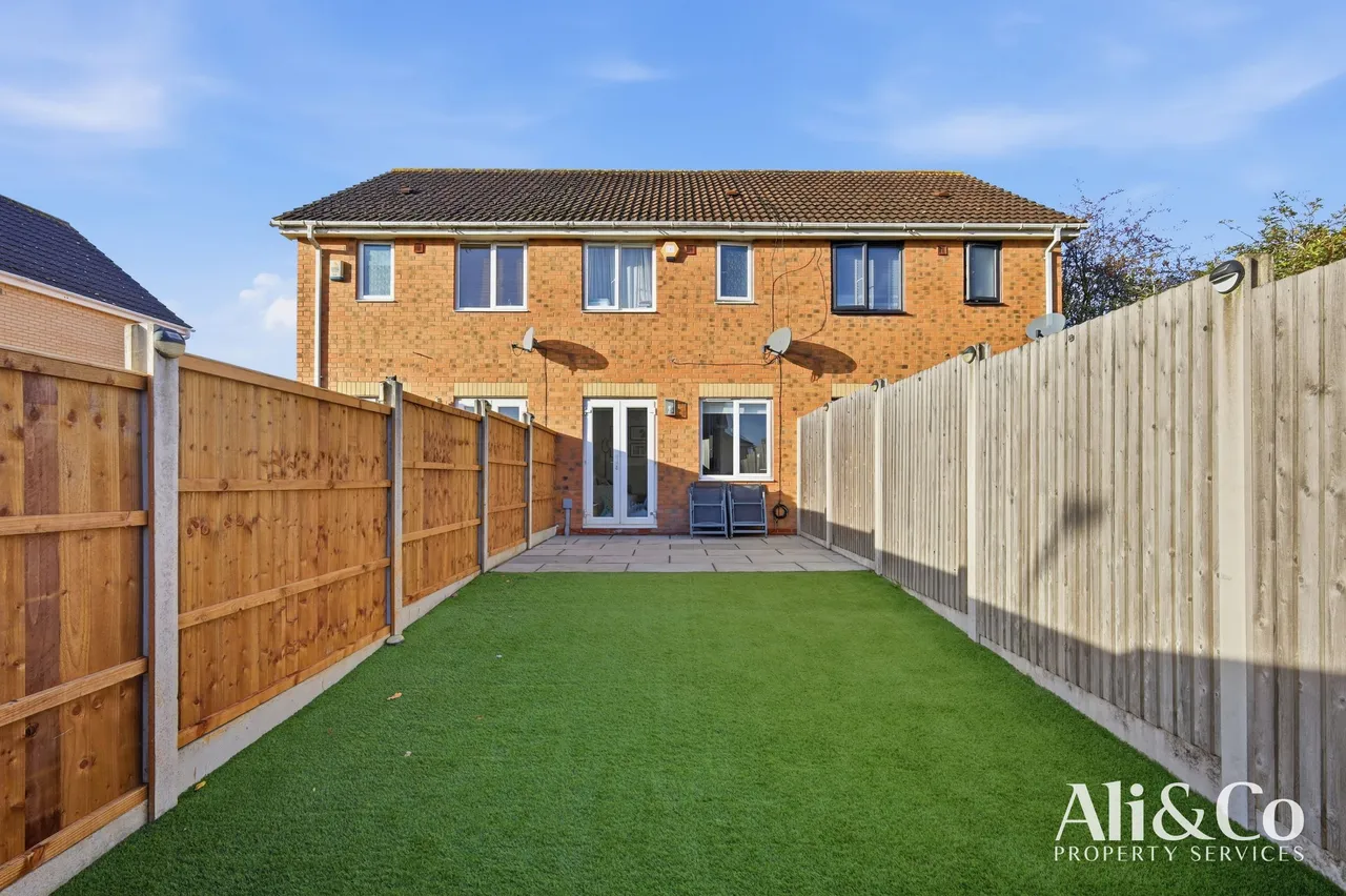 Edmund Road, Chafford Hundred, Essex, RM16 6HA, photo 2