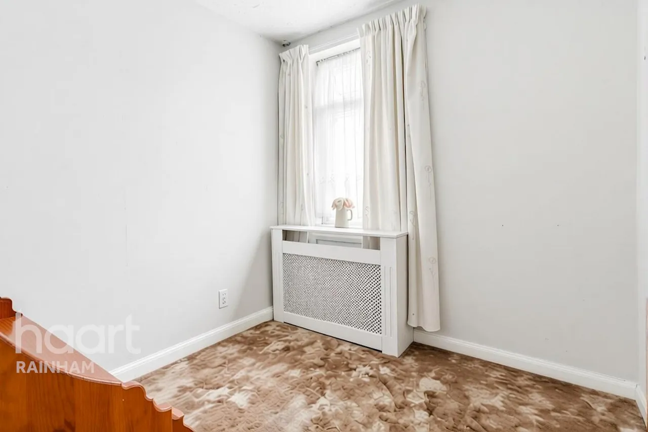 Upminster Road North, Rainham, RM13, photo 10