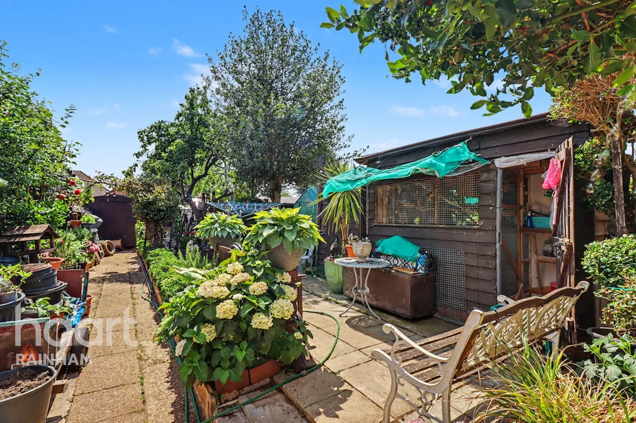 Upminster Road North, Rainham, RM13, photo 12