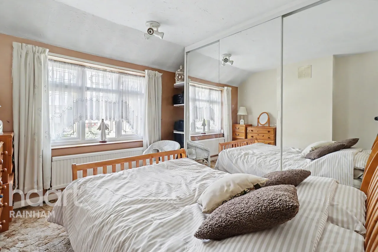 Upminster Road North, Rainham, RM13, photo 9