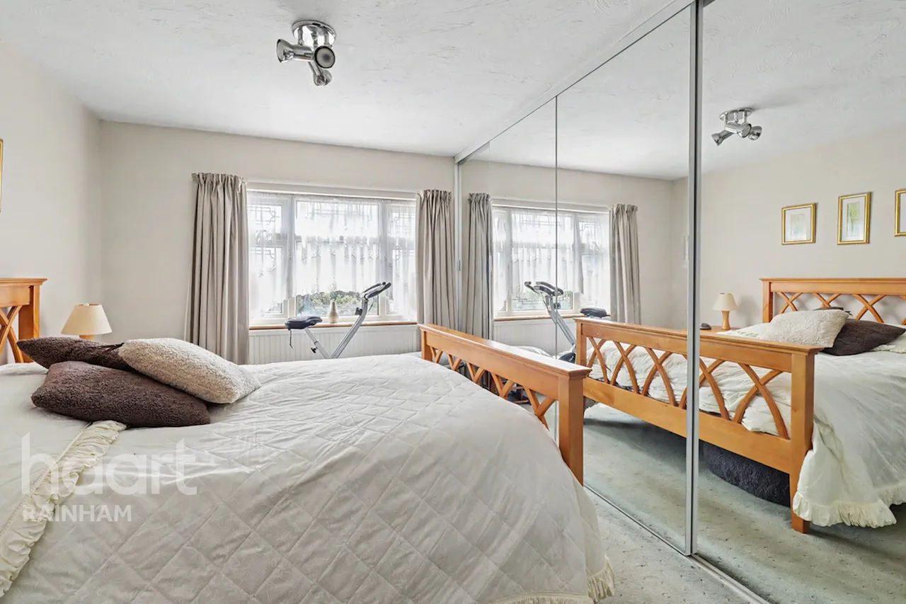 Upminster Road North, Rainham, RM13, photo 8