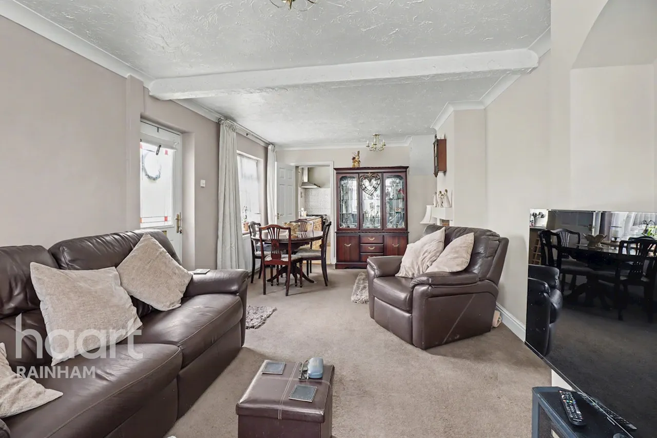 Upminster Road North, Rainham, RM13, photo 3