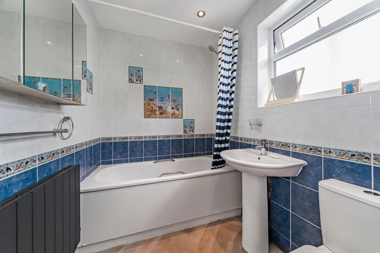 Craigwell Avenue, Lower Feltham, TW13, photo 16