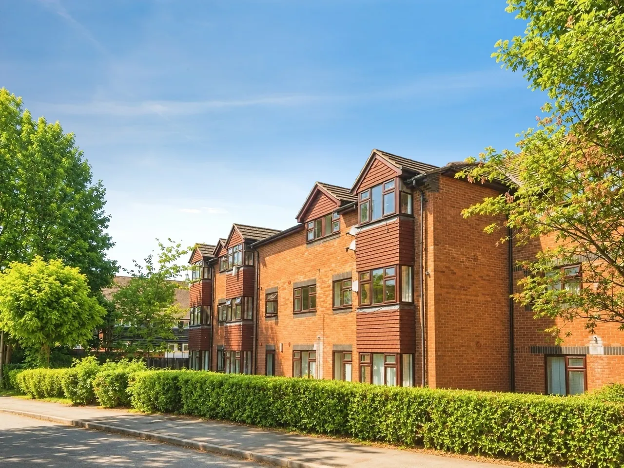 2 bed flat for sale — Albert Walk, Crowthorne, Berkshire, RG45 7EB