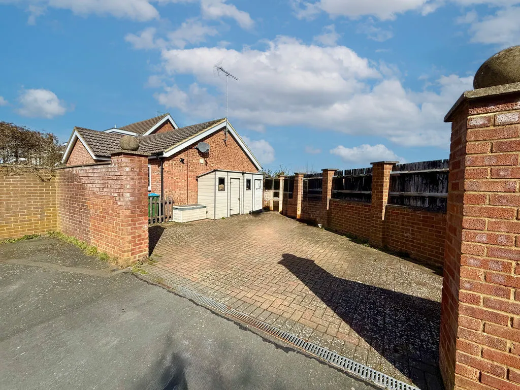 Dormer Avenue, Wing LU7 0TF, photo 9