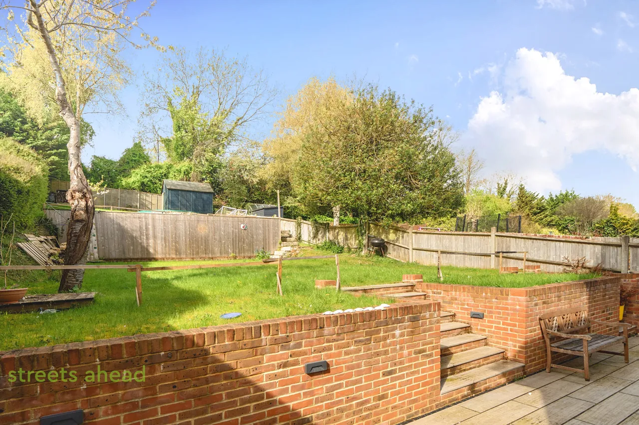 Byron Avenue, Coulsdon, CR5, photo 17