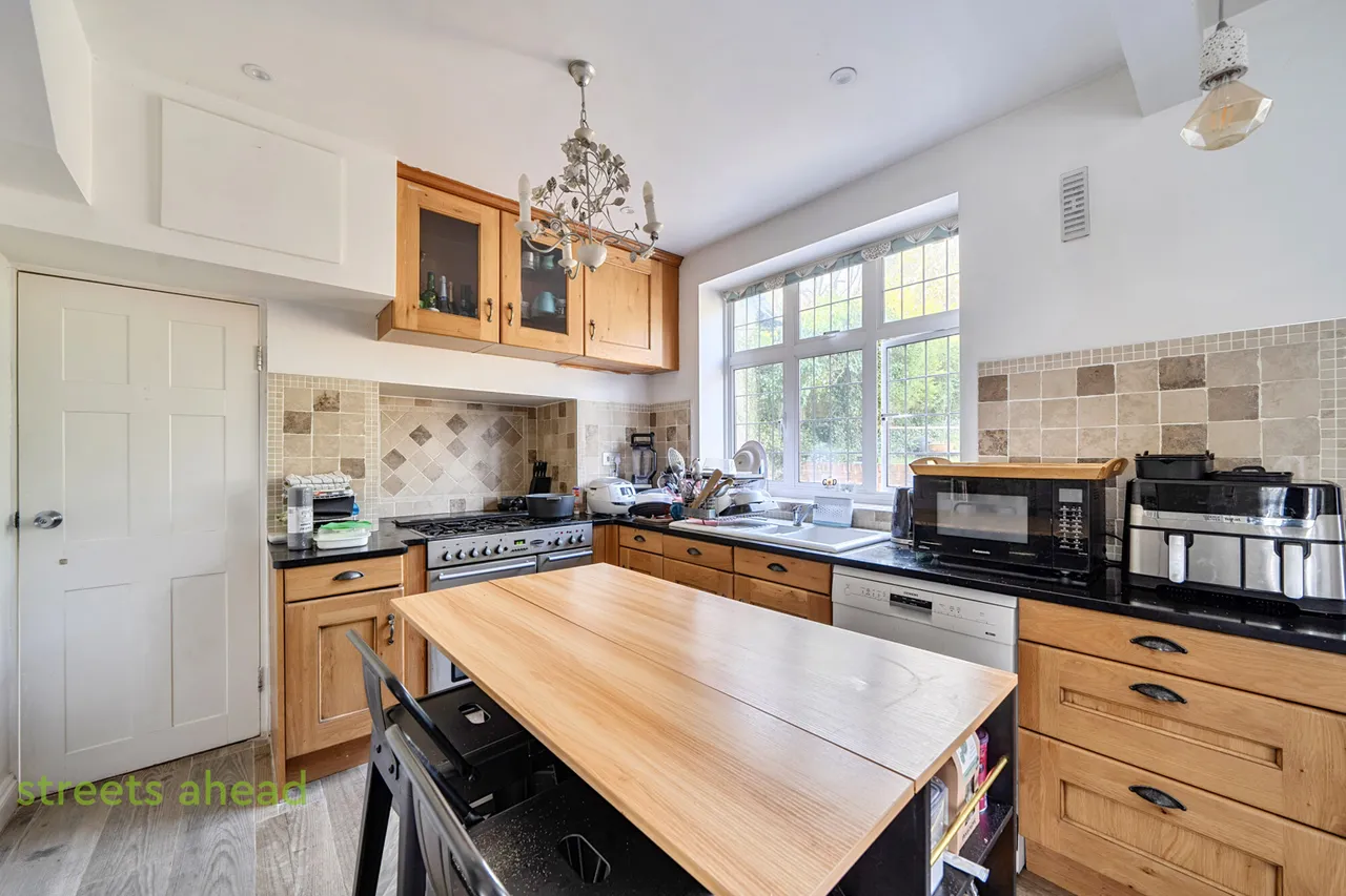 Byron Avenue, Coulsdon, CR5, photo 11